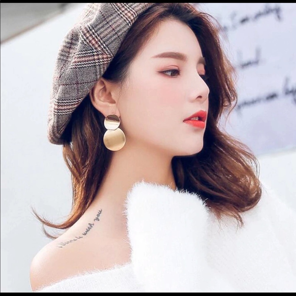 Gold tone Big small round earrings